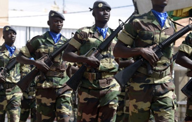 O στρατός της Σενεγάλης εισέβαλλε στη Γκάμπια