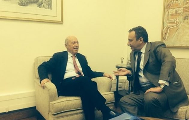 Φαρμάκι Σημίτη για Παπανδρέου: Με σοβαρή πολιτική ηγεσία, θα είχαμε αποφύγει το Μνημόνιο