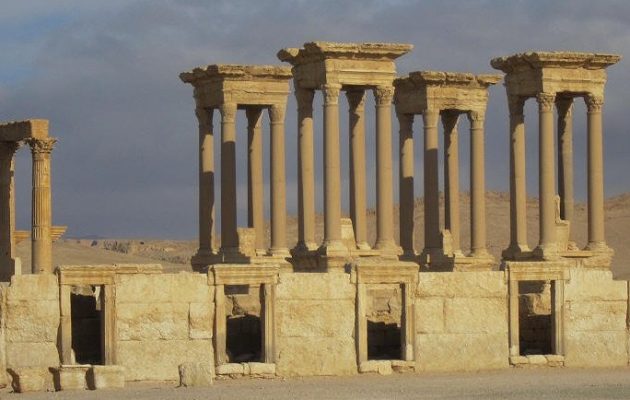 Παλμύρα: Το Ισλαμικό Κράτος κατέστρεψε το Τετράπυλον και μέρος του αρχαίου Θεάτρου