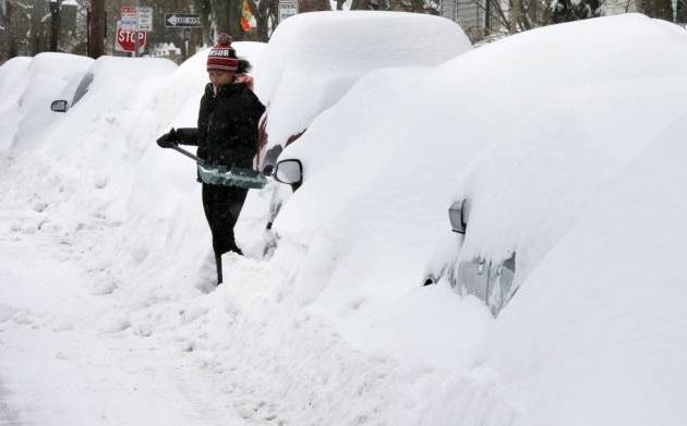 Απίστευτο ρεκόρ: Στα 2,20 μέτρα το ύψος του χιονιού στα Τρίκαλα
