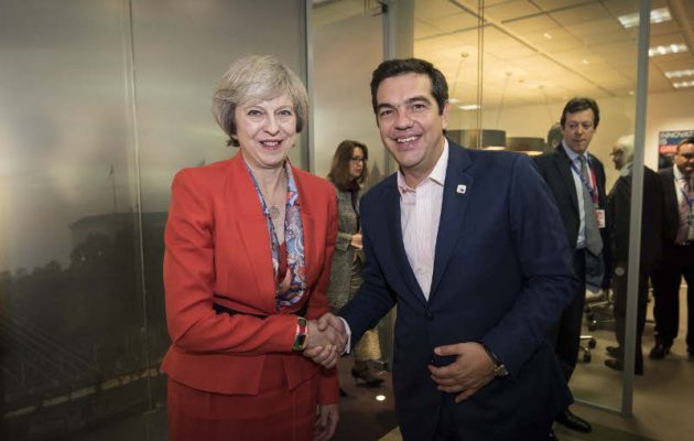 Τι ζήτησε ο Τσίπρας από την πρωθυπουργό της Βρετανίας