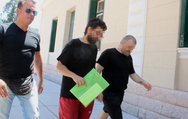 20 χρόνια φυλακή στον πα-τέρα που βίαζε τον 12χρονο γιο του παρέα με τον εραστή του