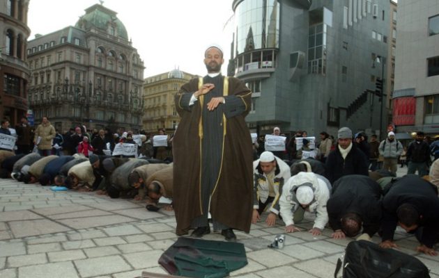 Να απαγορευτεί το “φασιστικό Ισλάμ” στην Αυστρία ζήτησε ο ηγέτης των “Ελεύθερων”