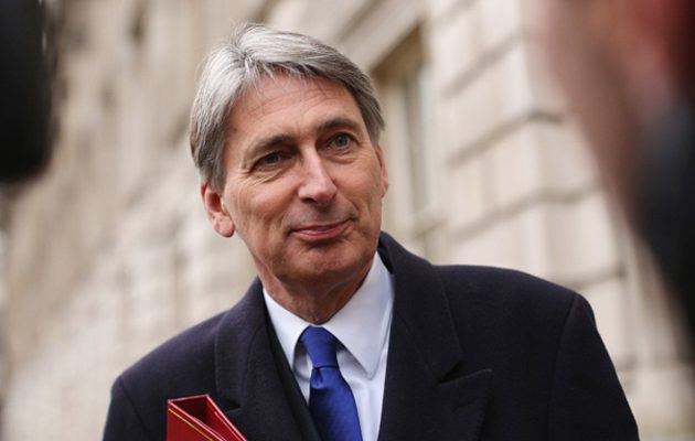 Βρετανός υπ. Οικονομικών: Εχθρός η Ευρώπη στις διαπραγματεύσεις για το Brexit