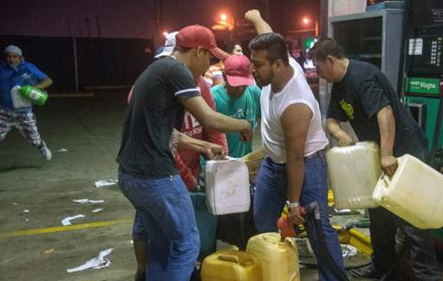 Χάος στο Μεξικό: 500 συλλήψεις και νεκρός αστυνομικός για την αύξηση της βενζίνης