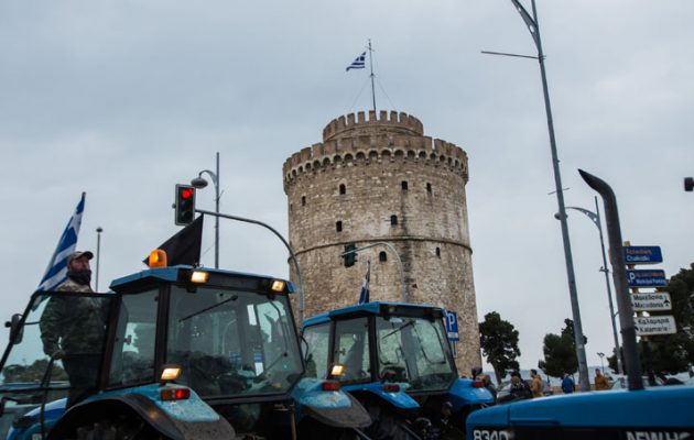 Θεσσαλονίκη: Τον Λευκό Πύργο “πολιορκούν” οι αγρότες με τρακτέρ