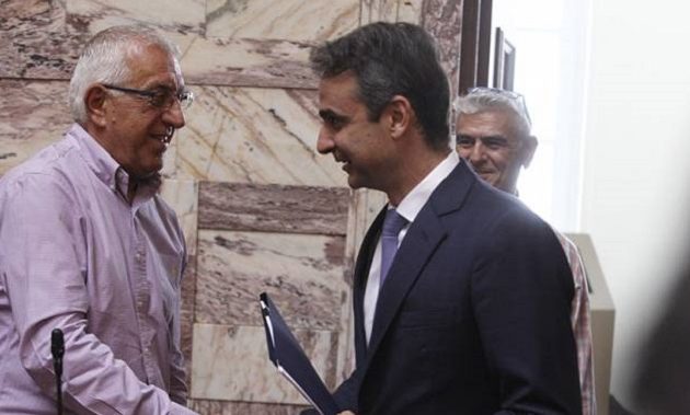 Υποτιμητικό υπονοούμενο από Κακλαμάνη για Μητσοτάκη που δεν “μαζεύει” τον Άδωνι