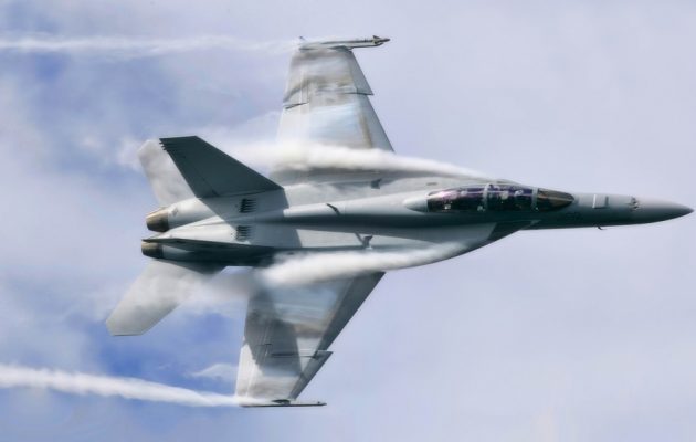 Ο Τραμπ θα ακυρώσει τα F-35 και θα παραγγείλει F/A-18 Super Hornet γιατί είναι φθηνότερα