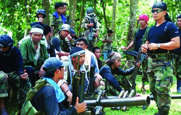Η Αμπού Σαγιάφ αποκεφάλισε Γερμανό όμηρο στις Φιλιππίνες