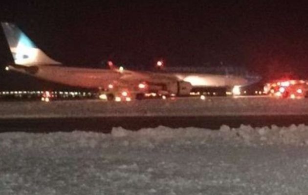 Συναγερμός στο JFK: Αεροπλάνο πήρε φωτιά κατά την απογείωση (βίντεο)