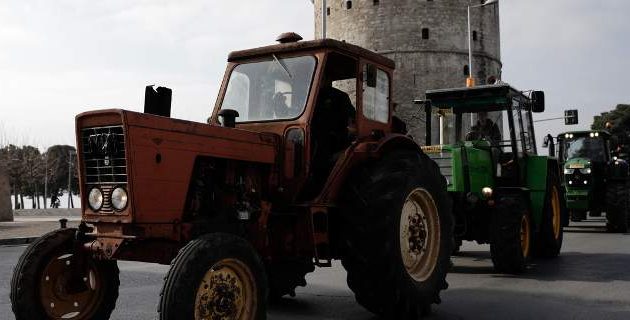 Στο υπουργείο Μακεδονίας κατεβάζουν τα τρακτέρ τους οι αγρότες