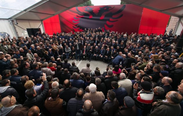 Λουλζίμ Μπάσα: Αλβανοί μετανάστες από την Ελλάδα στις διαδηλώσεις κατά Ράμα