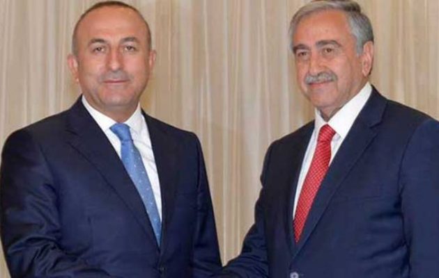 Ο Ακιντζί είπε στον Τσαβούσογλου ότι διαφωνεί με «χαλαρή ομοσπονδία« στην Κύπρο και θα παραιτηθεί