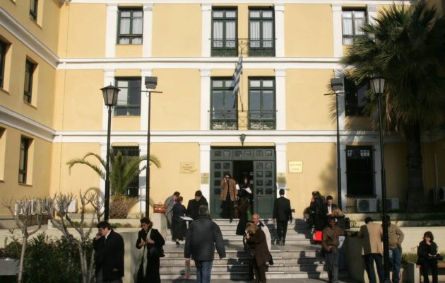 Συναγερμός: Τηλεφώνημα για ρουκέτα στα δικαστήρια της Ευελπίδων