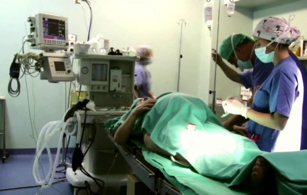 Απίστευτο: 64χρονη στην Ισπανία γέννησε δίδυμα (βίντεο)