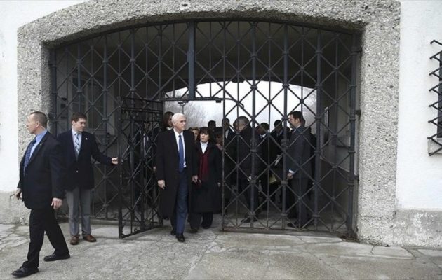 Ο Μάικ Πενς στο στρατόπεδο συγκέντρωσης του Νταχάου