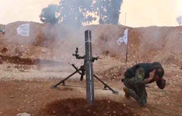 Οι Τούρκοι βομβαρδίζουν την κουρδική πόλη Τελ Ριφάτ στη Συρία