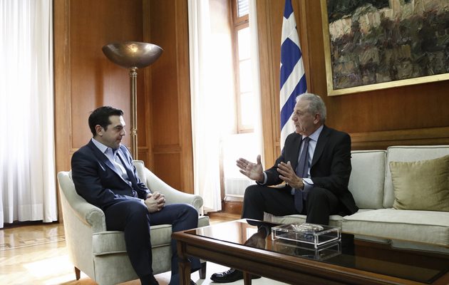 Τι συζήτησαν Τσίπρας – Αβραμόπουλος στo γραφείο του πρωθυπουργού στη Βουλή