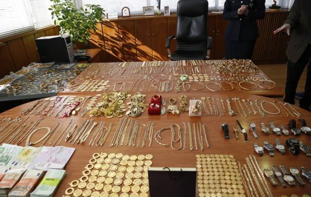 Αυτά είναι τα κλοπιμαία που βρέθηκαν στις θυρίδες της μαφίας των Ρομά (φωτο)