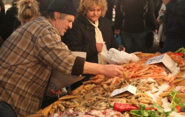 Ανοιχτές την Καθαρά Δευτέρα λαϊκές αγορές – Τι ισχύει για τα εμπορικά καταστήματα