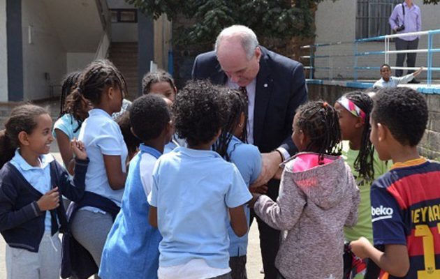 Με τους ομογενείς της Αντίς Αμπέμπα συναντήθηκε ο Τέρενς Κουίκ (βίντεο)