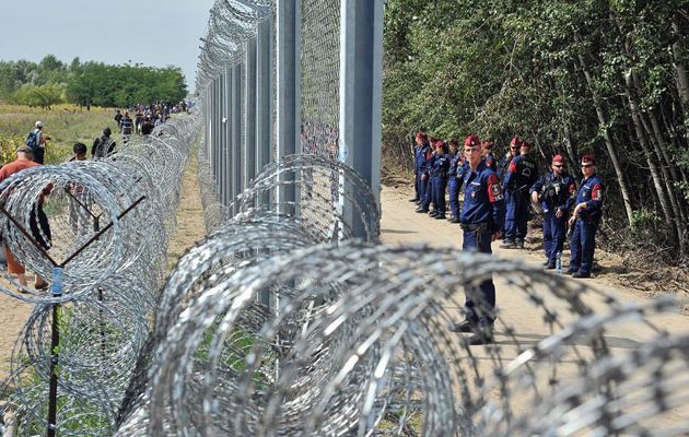 Η Ουγγαρία χτίζει και δεύτερο φράχτη για τους μετανάστες