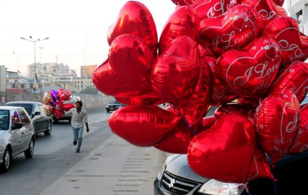 Το Πακιστάν απαγόρευσε τον… Άγιο Βαλεντίνο