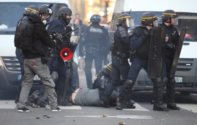 Νέα διαδήλωση με επεισόδια στο Παρίσι για τον βιασμό νεαρού από αστυνομικό