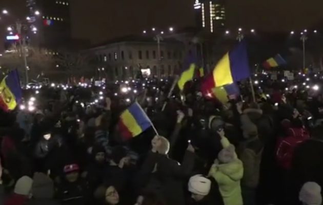 Χιλιάδες Ρουμάνοι διαδήλωσαν κατά της διαφθοράς – Ζητάνε παραίτηση της κυβέρνησης