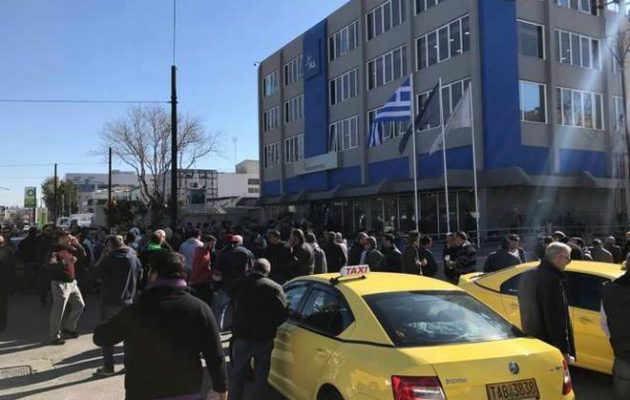 “Κίτρινος πυρετός” στη ΝΔ για την UBER: Ή είναι αφελείς ή τα άρπαξαν