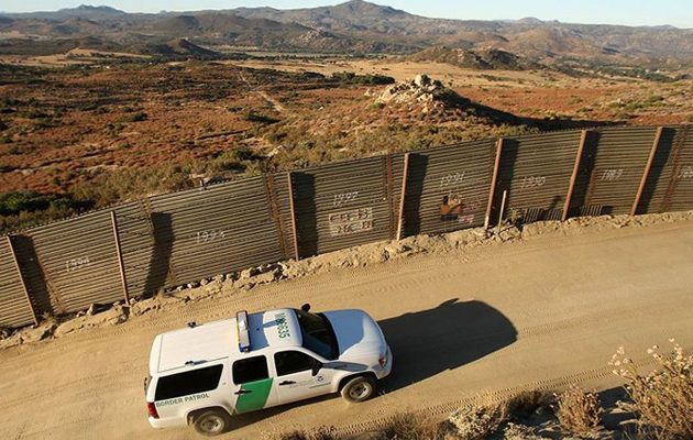 Η γερμανική εταιρεία Hochtief θέλει να χτίσει το τείχος του Τραμπ στο Μεξικό
