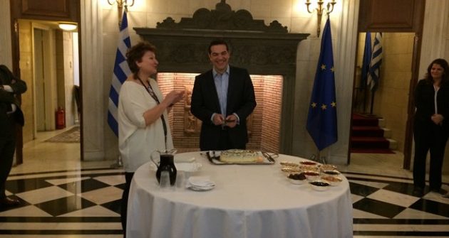 Ο Τσακαλώτος κέρδισε το φλουρί της βασιλόπιτας στο Μαξίμου
