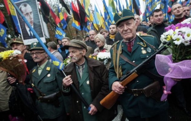 Οι Πολωνοί ζητούν από την Ουκρανία να αποκηρύξει το ναζιστικό της παρελθόν