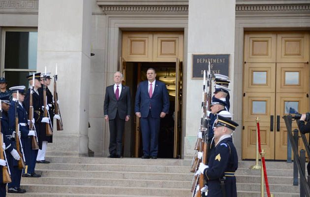 Συνάντηση Καμμένου – Μάτις στο αμερικανικό Πεντάγωνο – “Καινούργια μέρα στην Άμυνα” (φωτο)
