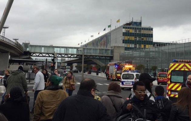 Σήμα κινδύνου στο Παρίσι: Ένας νεκρός στο αεροδρόμιο Ορλί μετά από συμπλοκή με στρατιώτη