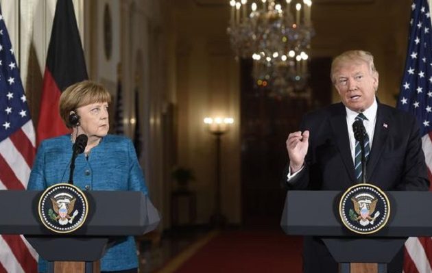DW: Σημεία σύγκλισης αλλά και εμφανείς διαφορές στη συνάντηση Τραμπ-Μέρκελ