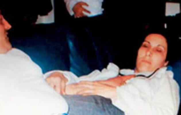 Η γυναίκα του Σώρρα σκέφτεται να παραδοθεί στην Αστυνομία