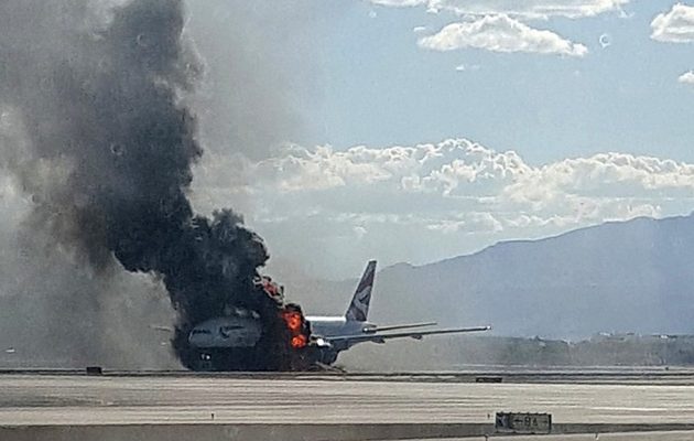 Aεροπλάνο έπιασε φωτιά στην προσγείωση – “Άγιο” είχαν οι 141 επιβάτες (βίντεο)