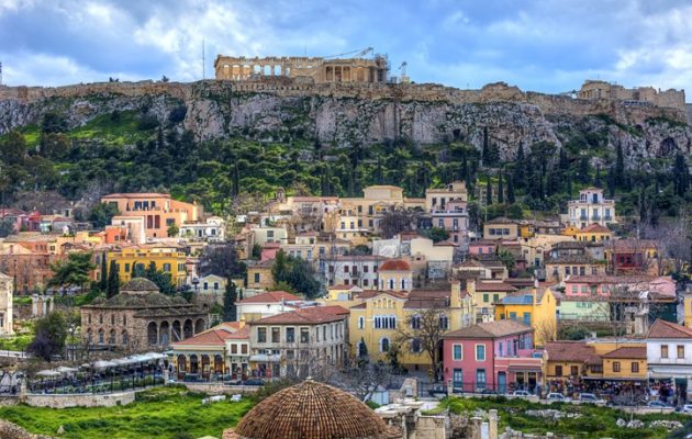 Τουρκική εφημερίδα ισχυρίζεται ότι η Ελλάδα πουλάει σπίτια κάτω από την Ακρόπολη σε πραξικοπηματίες
