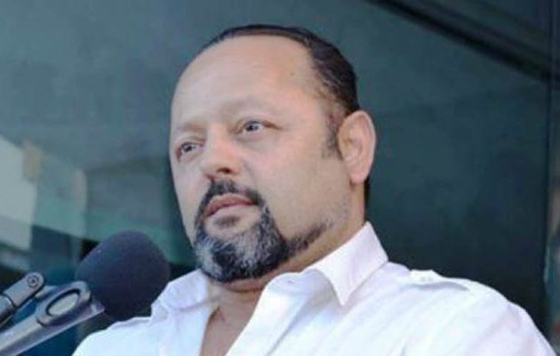 Ξυφούλκησε κατά Σώρρα ο αντίδικός του: Αγράμματος, πεζοδρομιακός τύπος και τεμπέλης