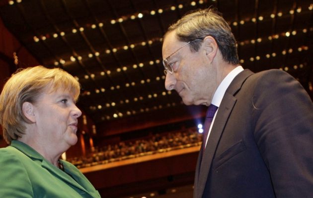 Η Μέρκελ “γράφει” Σόιμπλε και υποχωρεί για το χρέος – Συμφωνία με Ντράγκι