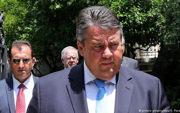 “Καρφώνει” τον Σόιμπλε ο Γκάμπριελ: Το πλεόνασμα που ζητάει από την Ελλάδα είναι υπερβολικό