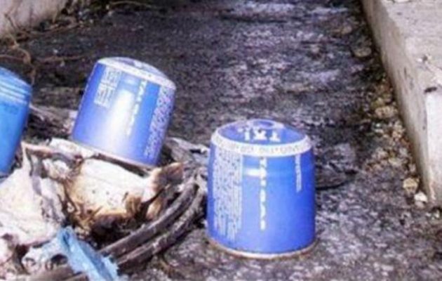 Τι ερευνά η Αστυνομία για την επίθεση με γκαζάκια στο δημαρχείο και στα ΕΛΤΑ της Δάφνης