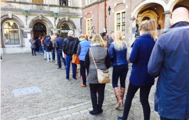 Στο 80% με 85% η συμμετοχή στις ολλανδικές εκλογές – Μάχη μέχρι την τελευταία ψήφο