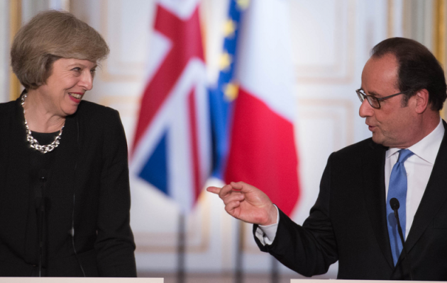 Το αυστηρό μήνυμα Ολάντ στην Μέι για τις σχέσεις ΕΕ – Βρετανίας μετά το Brexit