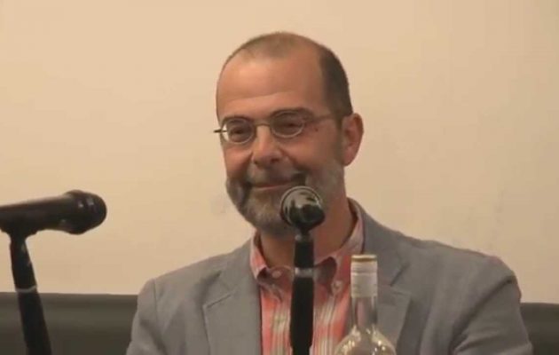 Ο Κασιμάτης ζητά συγγνώμη για το “άστοχο αστείο” για τη Χριστοδουλοπούλου