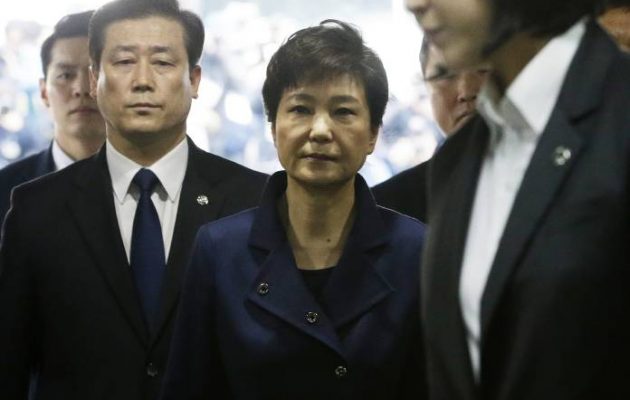 Στη φυλακή η τέως πρόεδρος της Νότιας Κορέας για το σκάνδαλο διαφθοράς