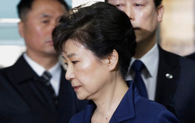 Συνελήφθη η αποπεμφθείσα πρόεδρος της Ν. Κορέας – Κατηγορείται για διαφθορά
