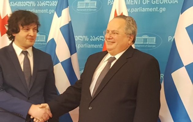 Αεικίνητος ο Κοτζιάς ταξιδεύει για τα εθνικά μας θέματα ενώ ολόγυρά μας επικρατεί αστάθεια