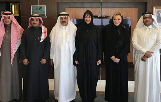 Η Κουντουρά εξηγεί γιατί φόρεσε μαντίλα στη Σαουδική Αραβία